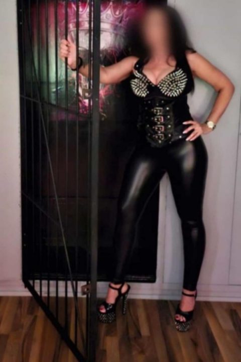 Elegant domination Bild 3